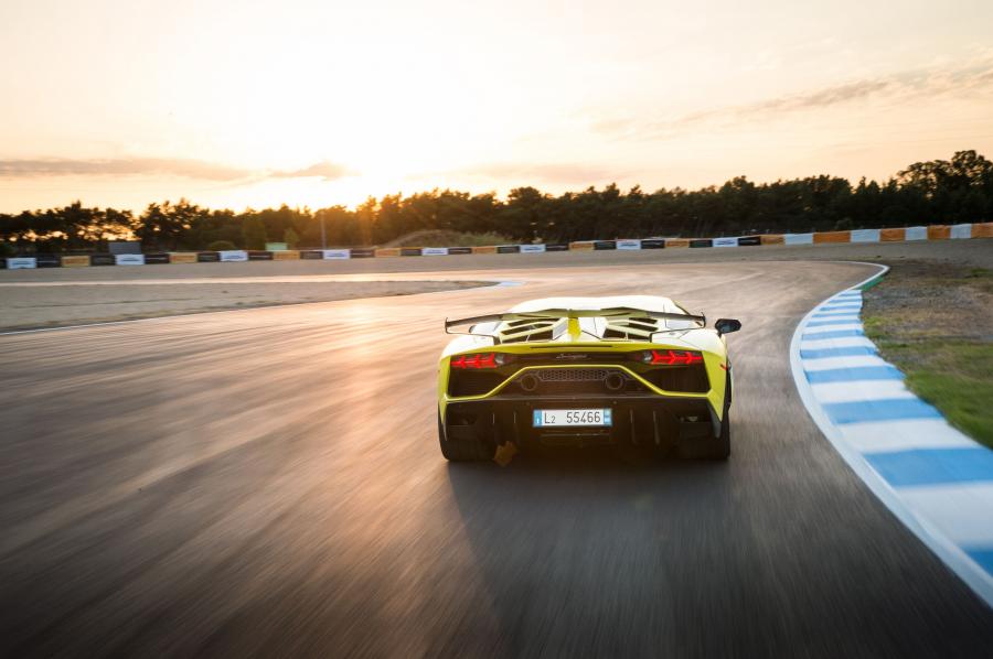  Lamborghini Aventador SVJ 2018 года  (NA) (фото 17 из 23)